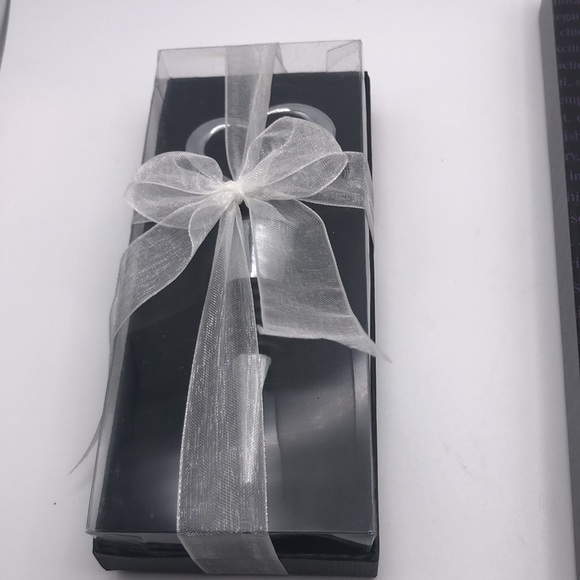 Kate Aspen Bottle Stopper & US Acrylic Cheese Slicer - Picture 2 of 9